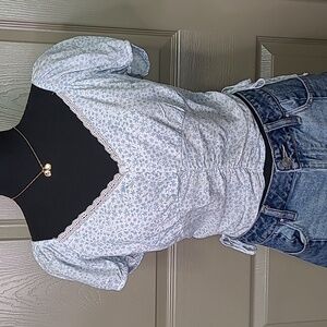 NWT Hollister blue white ditsy floral peasant boho cropped top size Medium